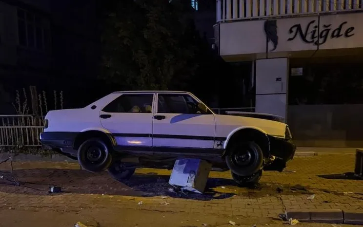 ELEKTRİKLERİ KESTİREN BİR TUHAF KAZA !