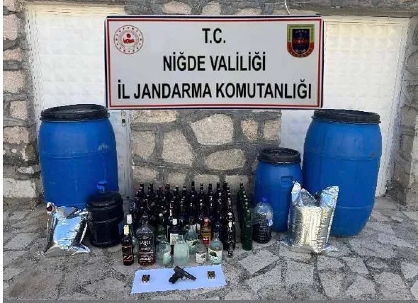 Niğde Jandarmasından Bor’da Kaçak İçki ve Silah Operasyonu