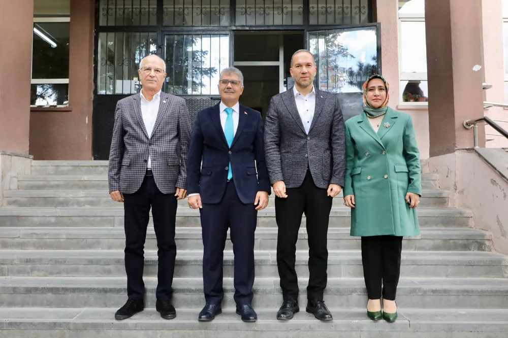 Ayhan Şahenk Vakfı’ndan Niğde’deki Öğrencilere Cumhuriyet’in 102. Yılı Armağanı