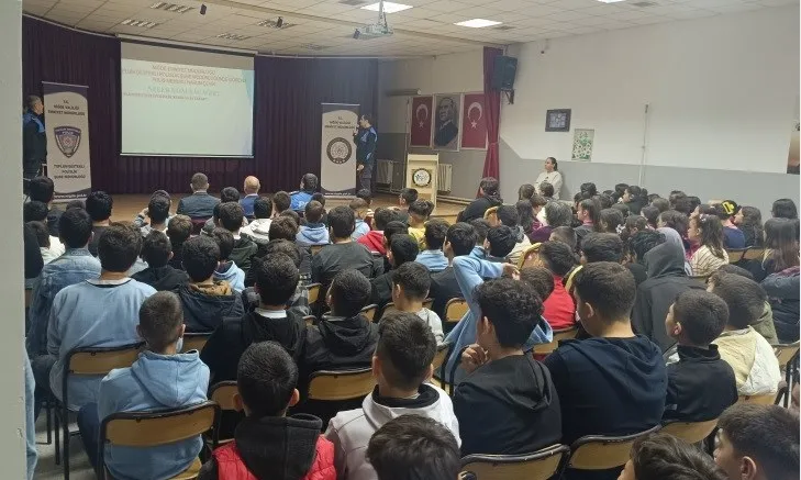 Niğde’de öğrencilere akran zorbalığı ve trafik semineri