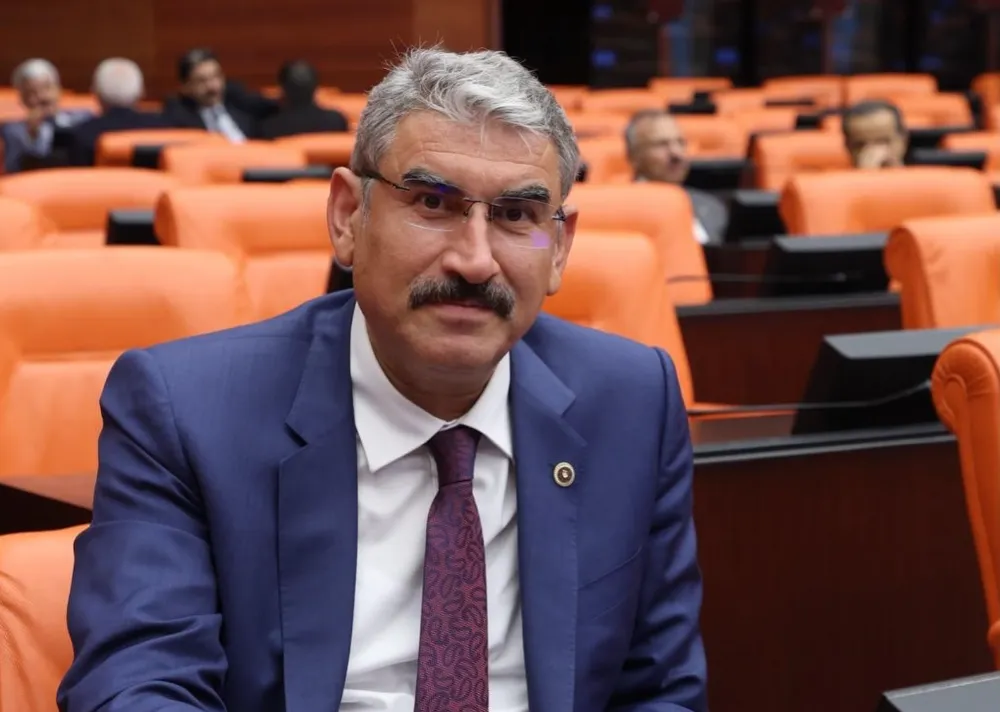 MİLLETVEKİLİ UZKURT’TAN 29 EKİM CUMHURİYET BAYRAMI MESAJI: “CUMHURİYET, BİRLİĞİMİZİN EN GÜÇLÜ İFADESİDİR”