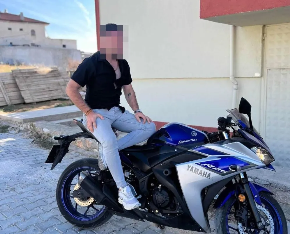 Tüfekle oynarken kazara kendini vurdu