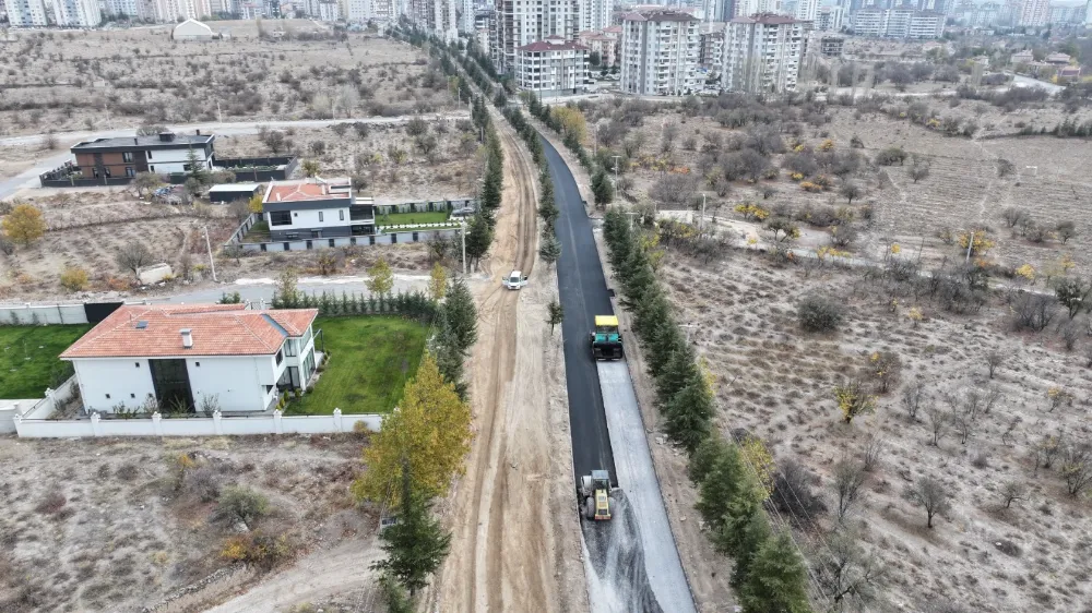 ALTYAPISI TAMAMLANAN 75. YIL CADDESİ’NDE ASFALT SERİMİ BAŞLADI