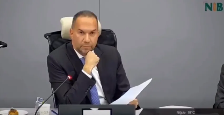 ÖZDEMİR: BU ŞEHİR DEDİKODUCULAR YÜZÜNDEN GELİŞMİYOR