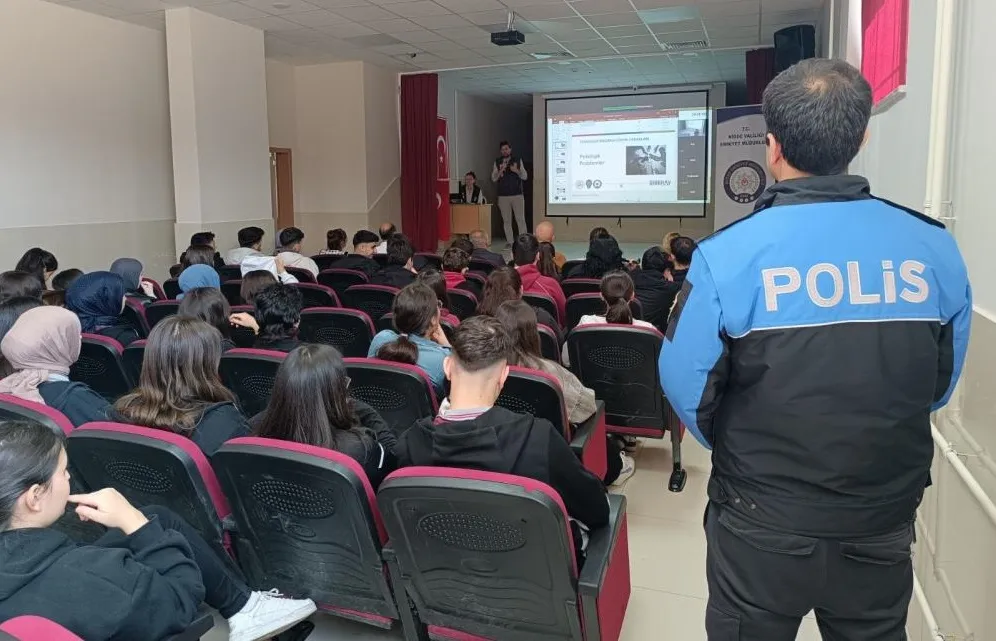 Emniyet ekiplerinin bilgilendirme çalışmaları sürüyor