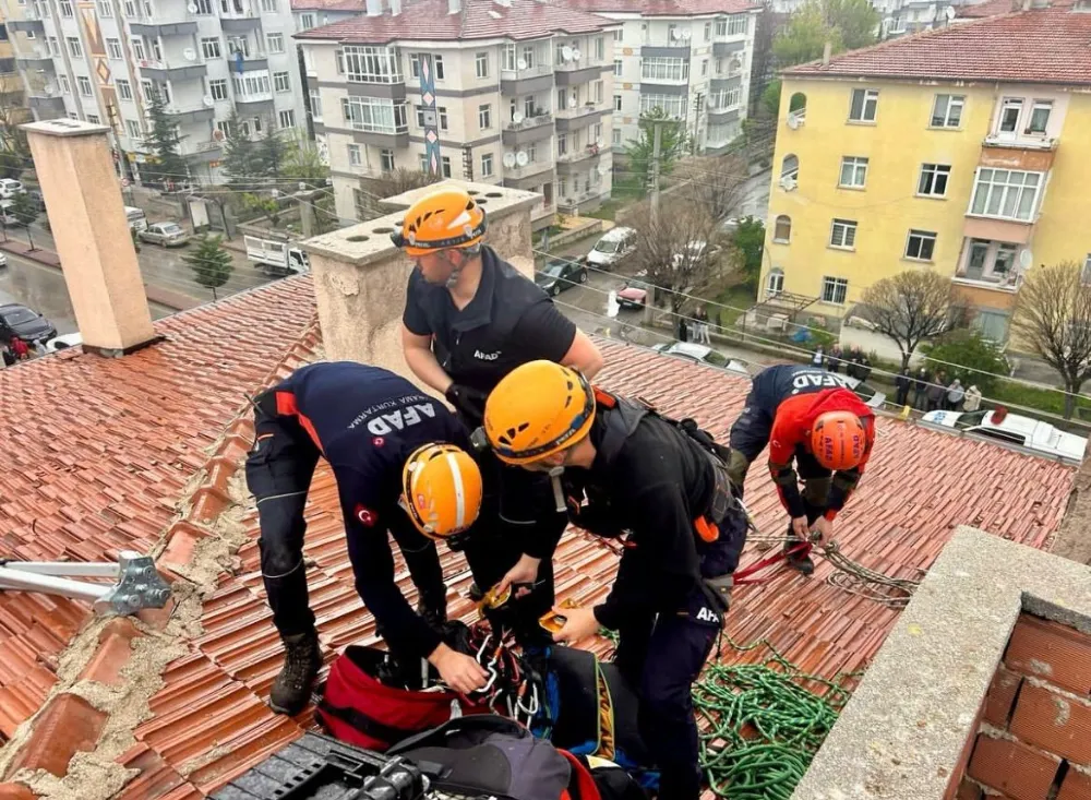 Bitirim ikili AFAD ekipleri tarafından kurtarıldı