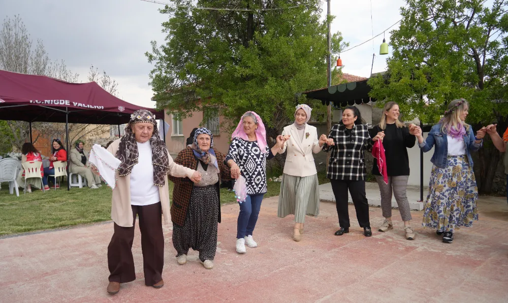 Niğde’de baharın gelişini müjdeleyen Hıdırellez düzenlenen etkinlikle kutlandı
