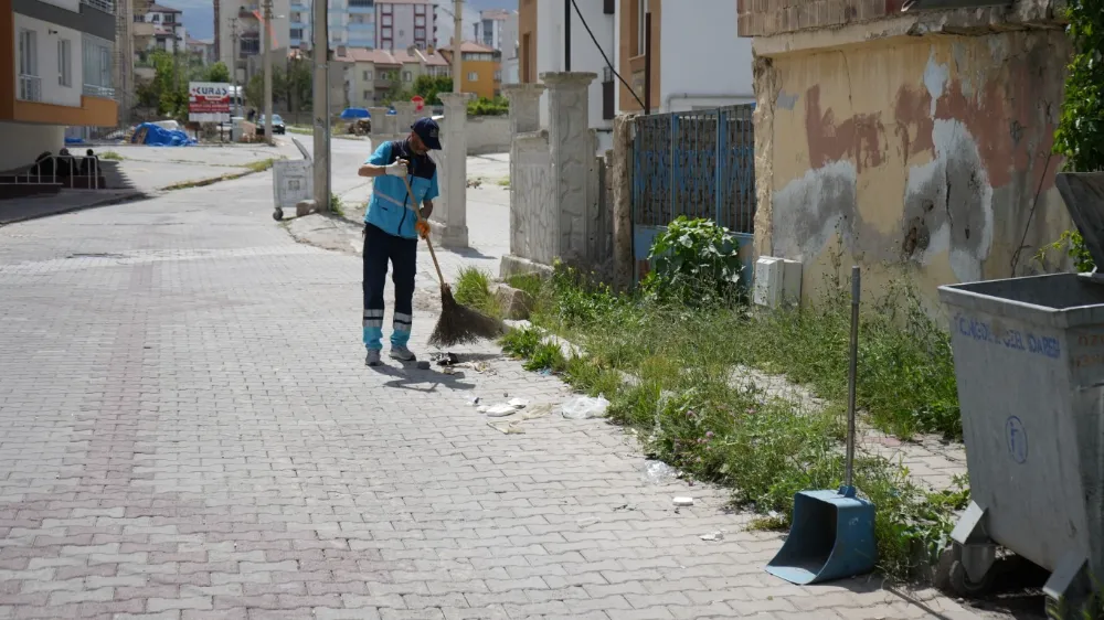 NİĞDE BELEDİYESİ’NDEN BAYRAM ÖNCESİ MAHALLE TEMİZLİK SEFERBERLİĞİ