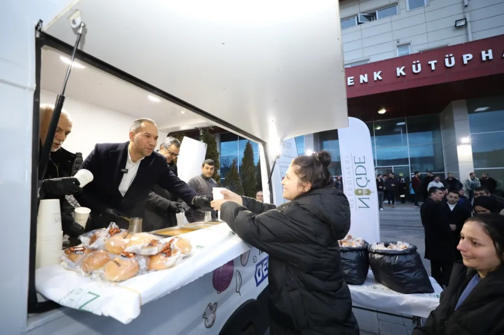 SICAK ÇORBA İKRAMI GELENEĞİ SÜRÜYOR