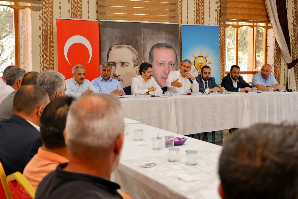 AK Parti Niğde Milletvekili Prof. Dr. Cevahir Uzkurt, Muhtarlarla Bir Araya Geldi