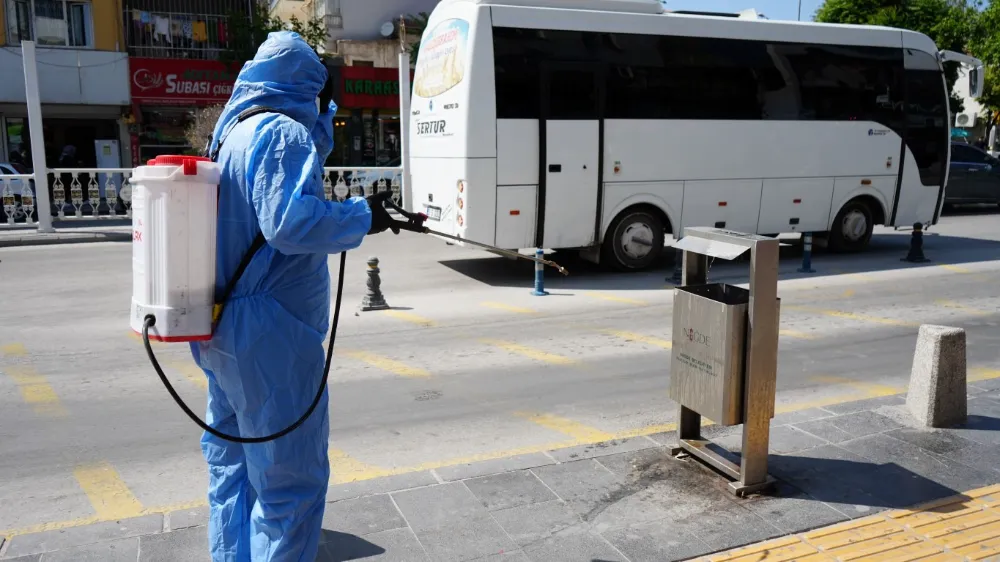 Niğde Belediyesi Yaz Öncesi Kene ve Haşere Mücadelesini Yoğunlaştırdı
