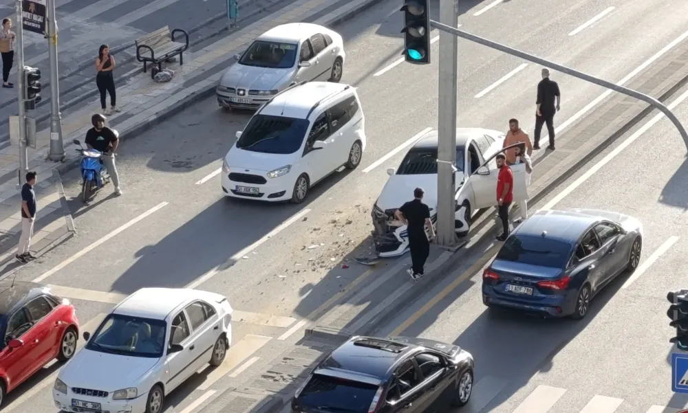 HASTANE YOLUNDA TRAFİK KAZASI 