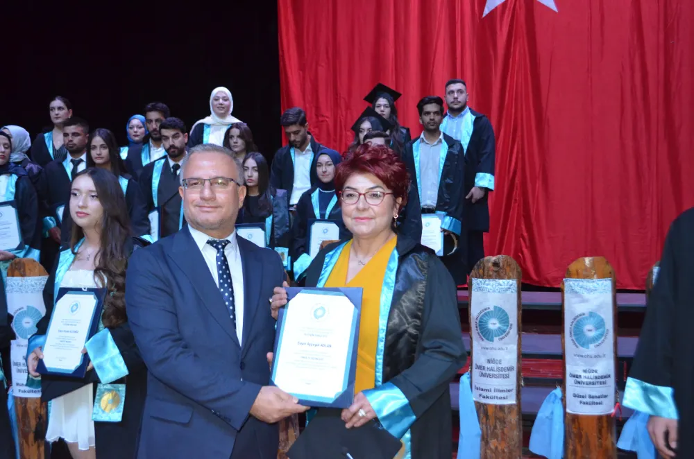 Duayen Gazeteci Ayşegül Aslan, 57 Yaşında Üçüncü Üniversitesini Dereceyle Bitirdi