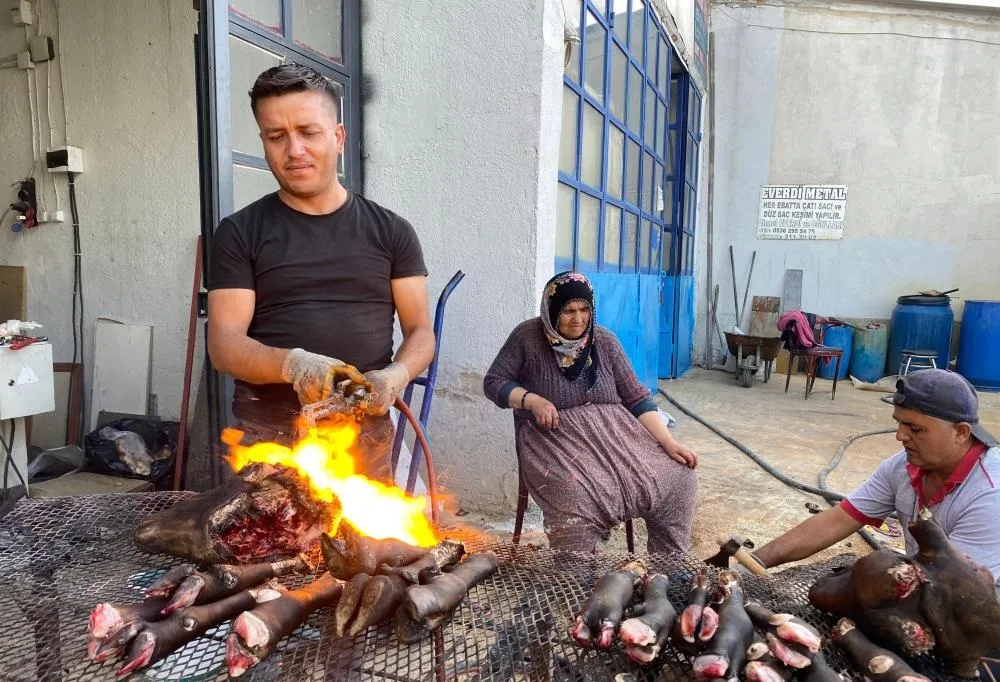 Niğde’deki metal ustaları bayramda tezgahlarını kelle ütmek için açtı 