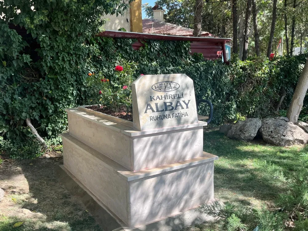 Yol ortasındaki mezar yeni yerine taşındı