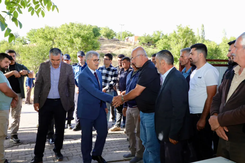 VALİ ÇELİK’TEN DEMİRKAZIK KÖYÜ’NE TAZİYE ZİYARETİ